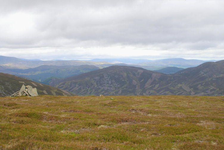 View West from Morrone towards the Cairngorms View West from Morrone towards the Cairngorms