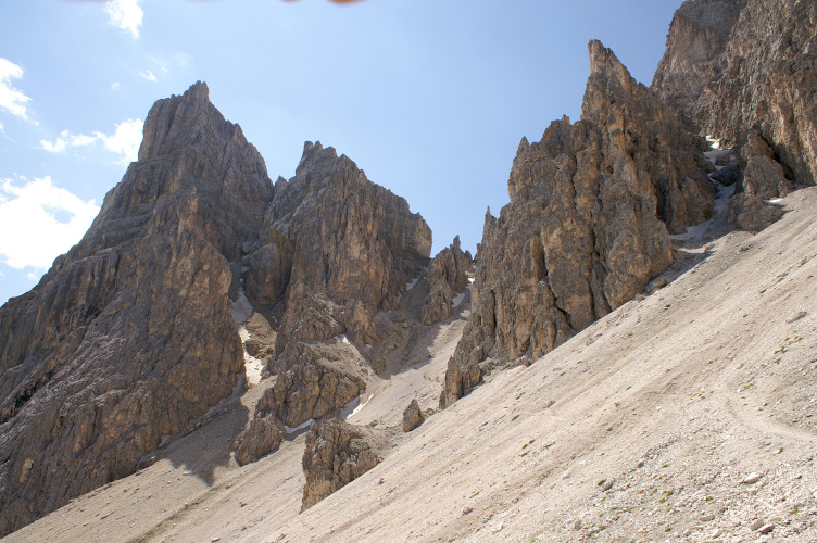 Across the scree slope towards the pass
