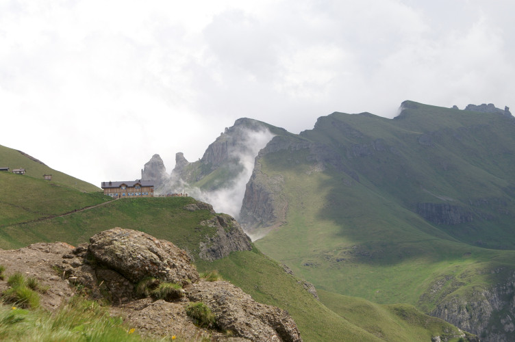 Rifugio Vi&egrave;l dal Pan and the mist